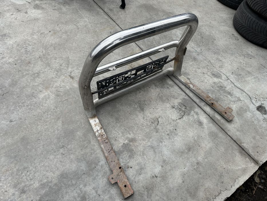 Vând bullbar cu mic defect. Dacia , altele