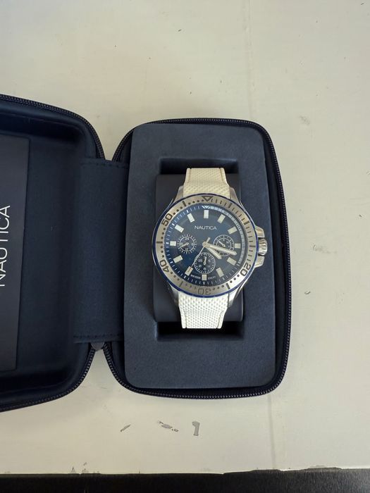 Запазен часовник Nautica