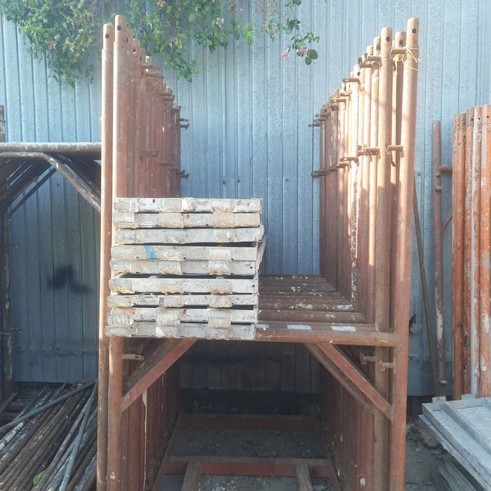 Vand loturi de schela metalica  si popi metali