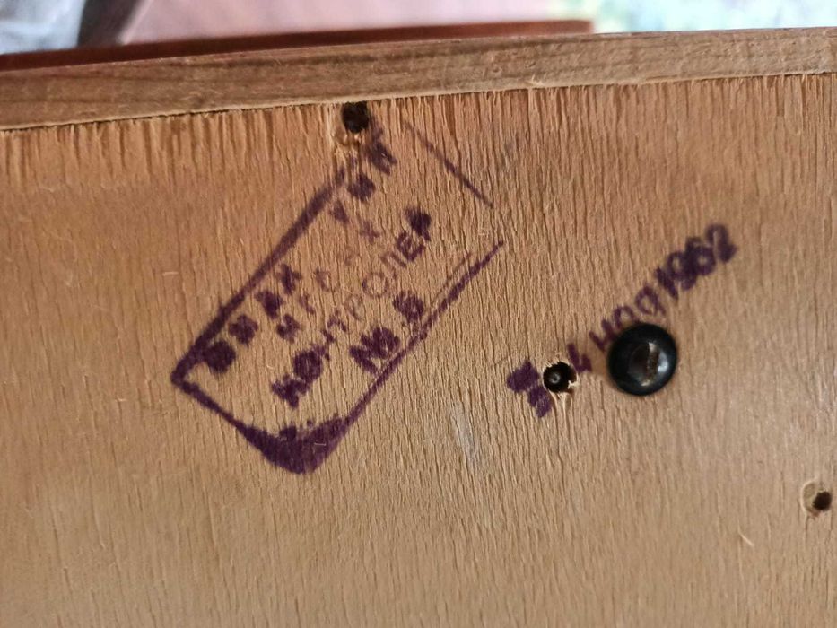 Продам настенные советские часы.