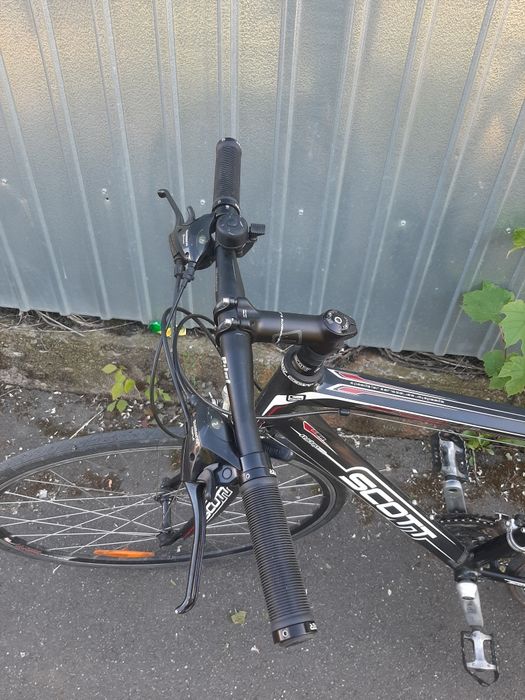 Vând bicicletă scott în stare bună semicursă echipată Shimano