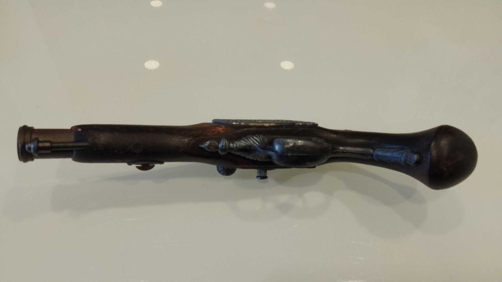 Pistol de colectie, panoplie