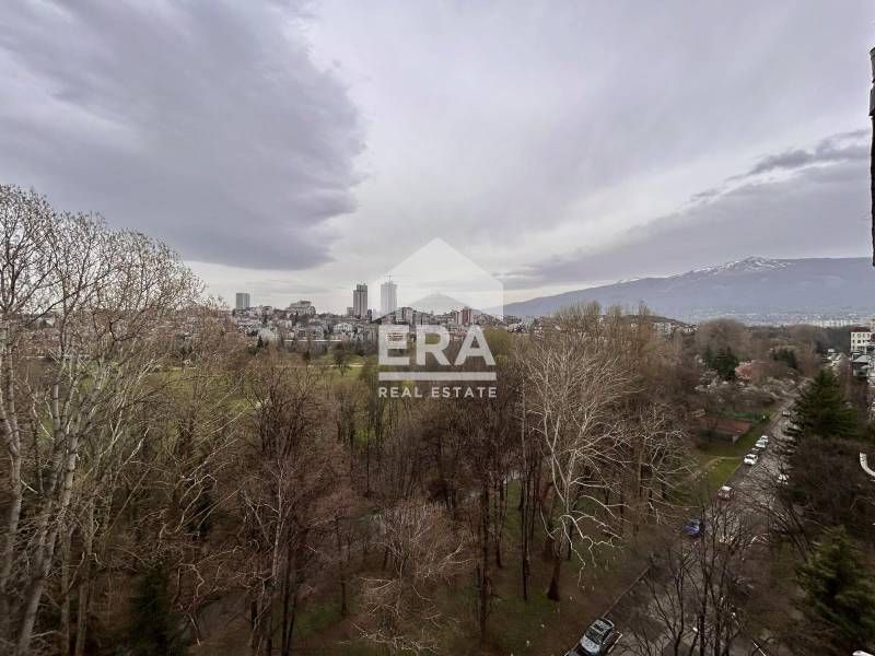 Модерно обзаведен тристаен апартамент с панорамна гледка към Южен парк