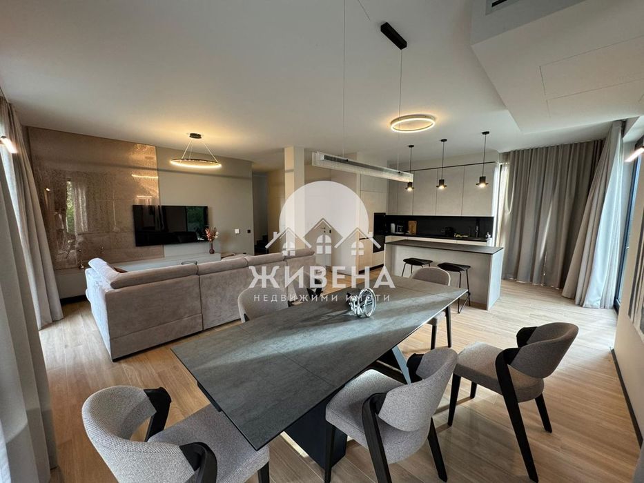 Отдавам двуетажна къща под наем, м-т Зеленика, 197 кв.м, с морска гле