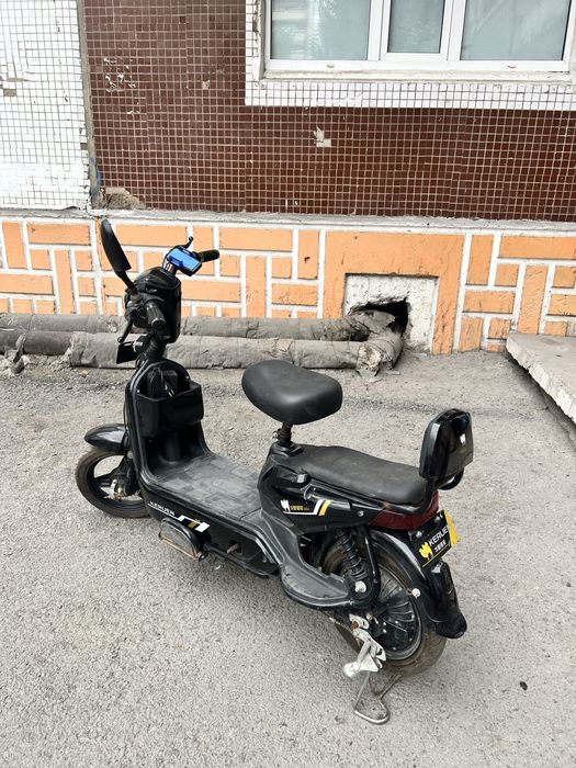 Продам электроскутер keruen