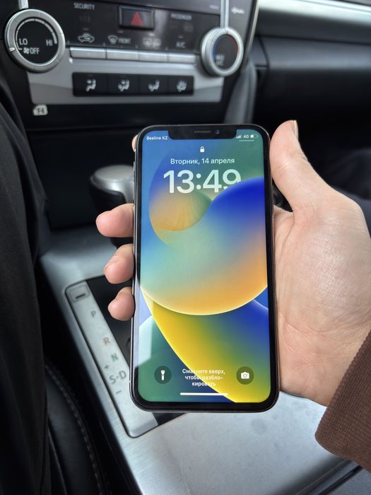 Продам iPhone X белый