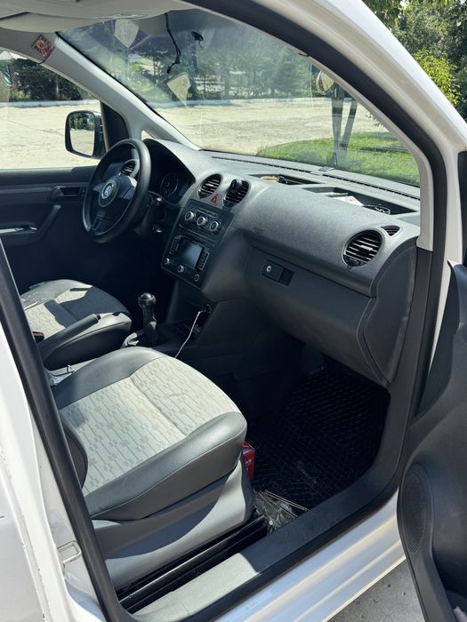 Vând Volkswagen Caddy