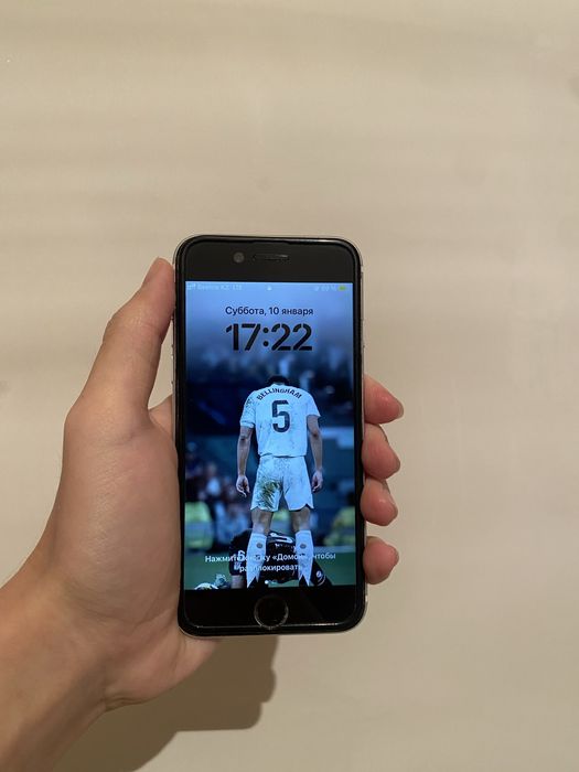 Продам Iphone SE 2020