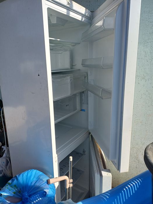 Продам холодильник Indesit