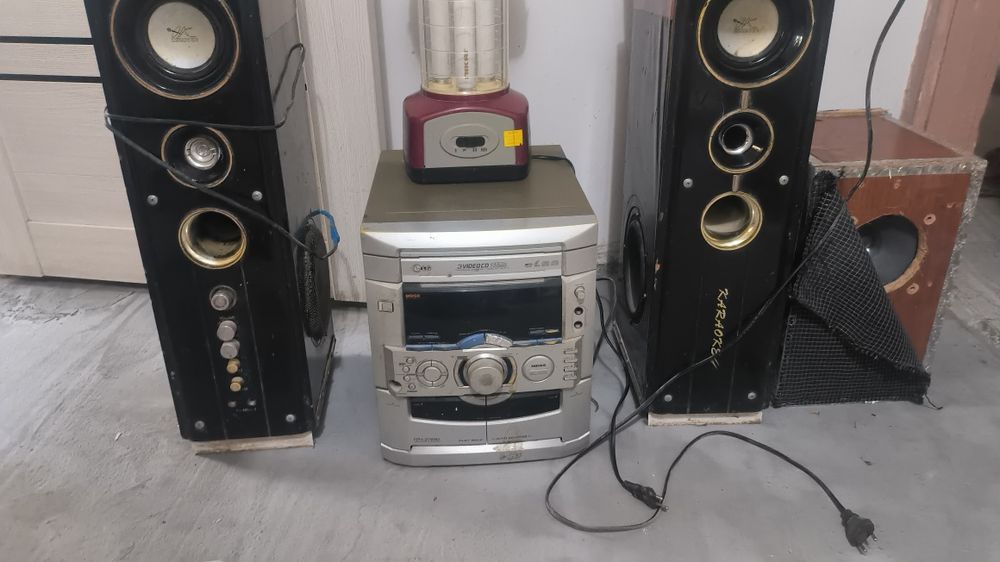 Сам буфер басс колонки +телевизор маленький старый