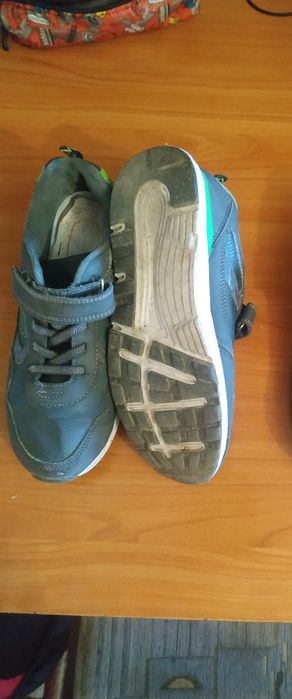 Продаётся обувь на мальчика, в хорошем состоянии.