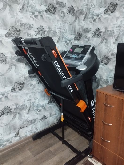 Продам беговую дорожку Genau M800