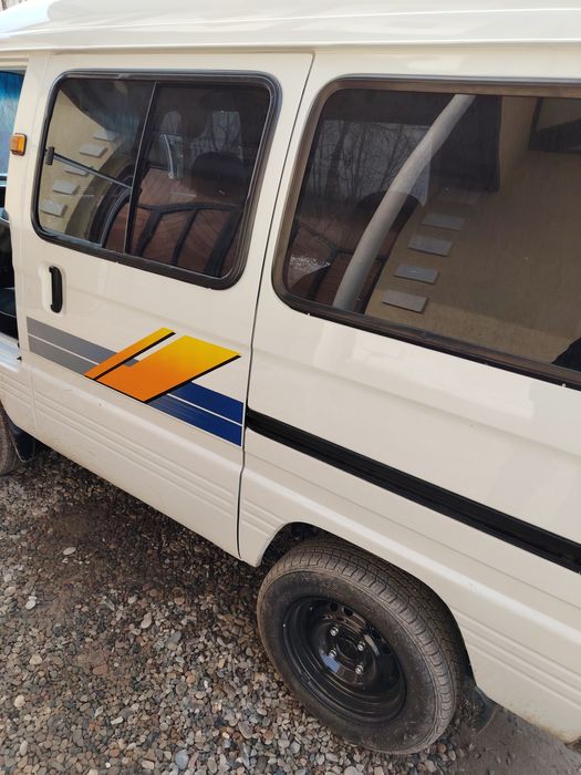 Damas rangi oq tayyor chexol polik qilingan 4 ta balon yangi 13 balon