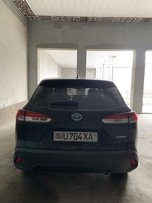 Toyota Carolla cross hybrid 2 позиция