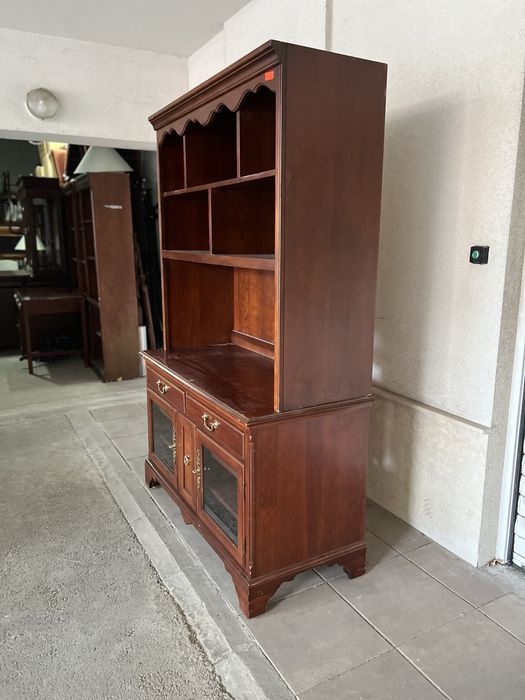 Музикален шкаф   DREXEL CHERRY PLASMA 52") WIDE