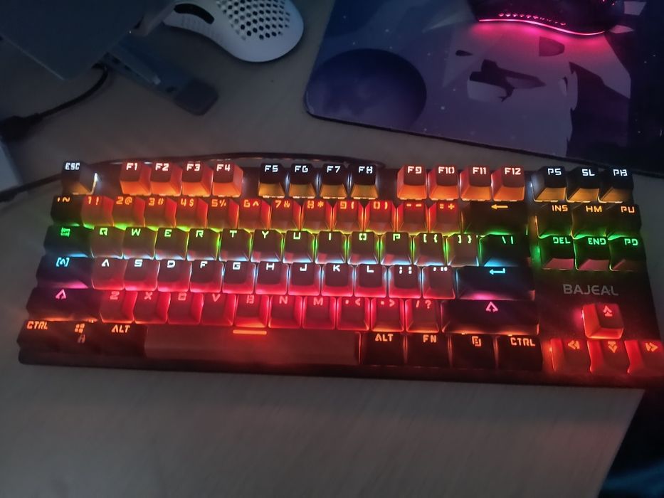 tastatură mecanică de gaming BAJEAL ( noua )