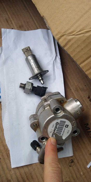 Регулатор и помпа за високо налягане на Опел 2.2 Direct 155kc.