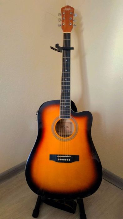 Acustic guitar sotiladi