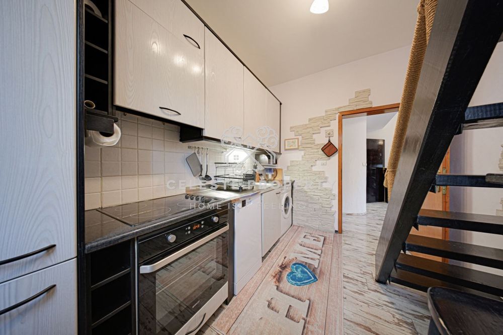 Дава се под наем Тристаен апартамент в София, Център - 60 кв.м за 700 € - Снимка #2