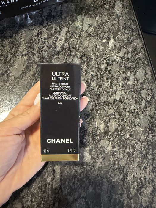 CHANEL ultra le teint