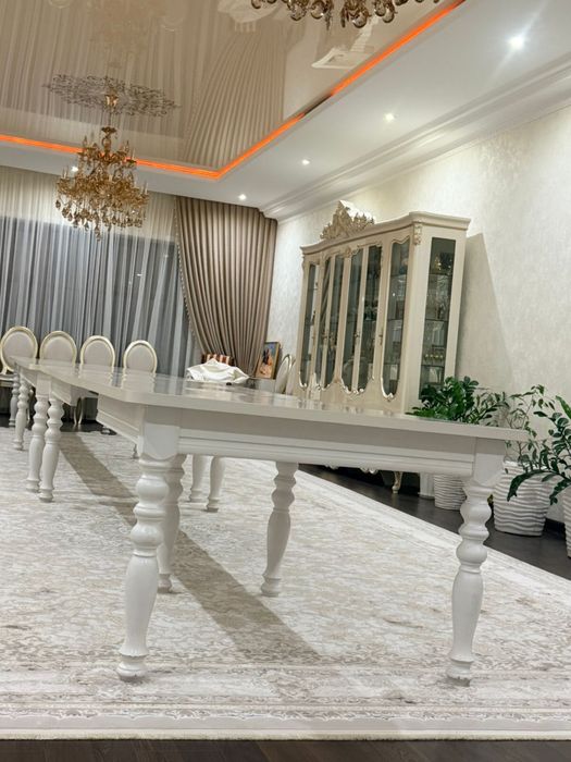 Столы для зала почти новые