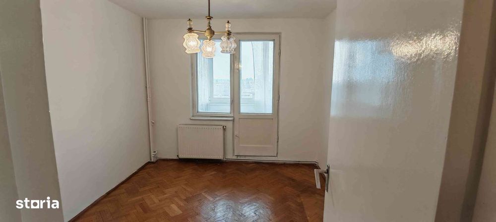 Vând apartament cu 3 camere zona Calea București - Astra