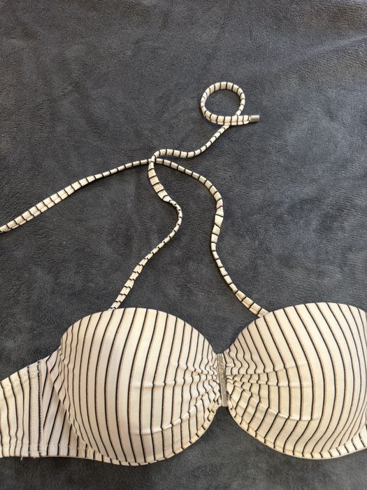 Sutien costum de baie