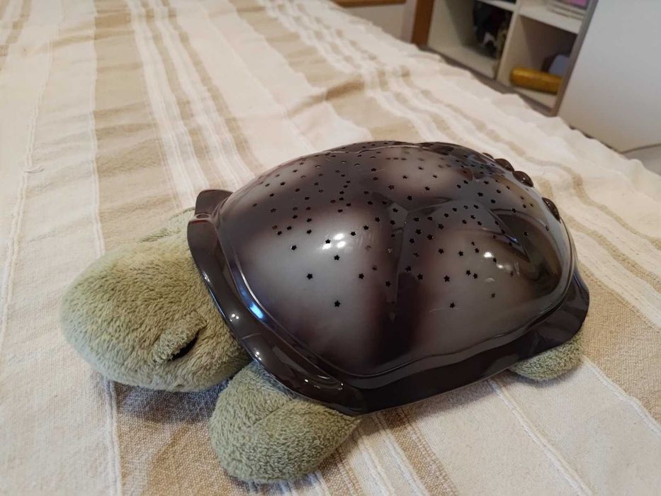 Прожектор костенурка – нощна лампа със звезди