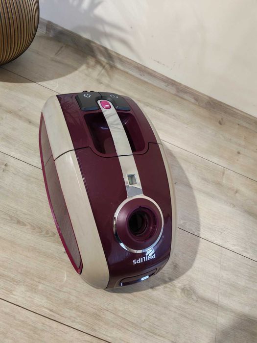 Прахусмокачка Philips Silent Star Parquer