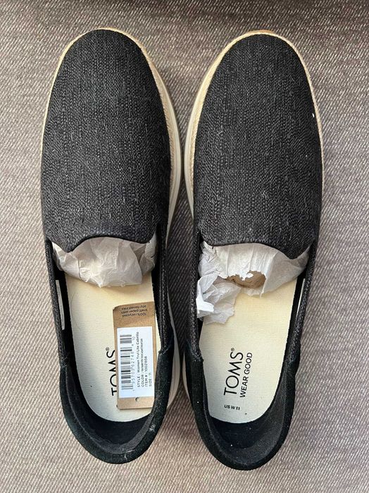 Продавам спортни обувки TOMS 42.5