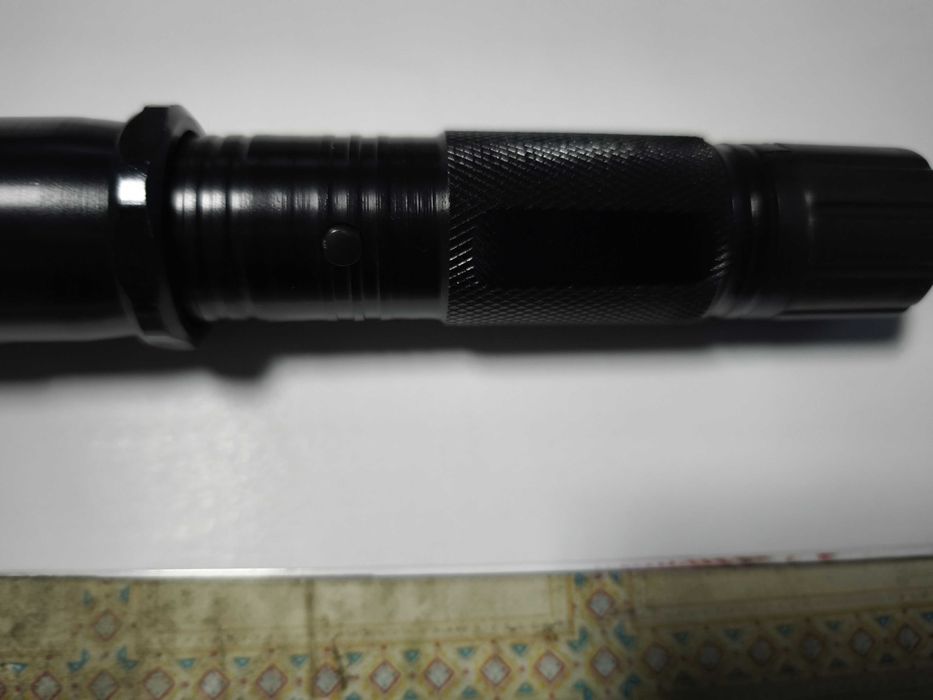 Lanterna cu laser si electrosoc