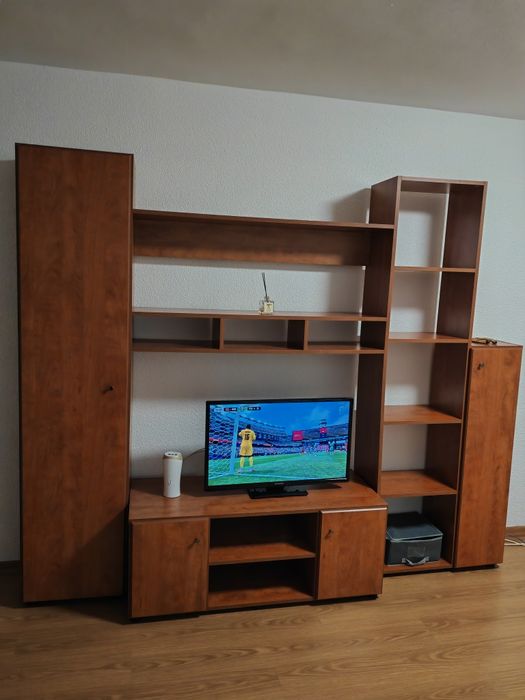 URGENT emigrez Dormitor dulap cu oglinzi si paturi  cu saltea sau separat, Biblioteca, Frigider mare ARDO