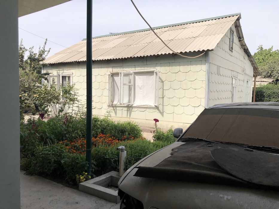 Uy sotiladi 6 sotix 7 xona sergeli sputnik