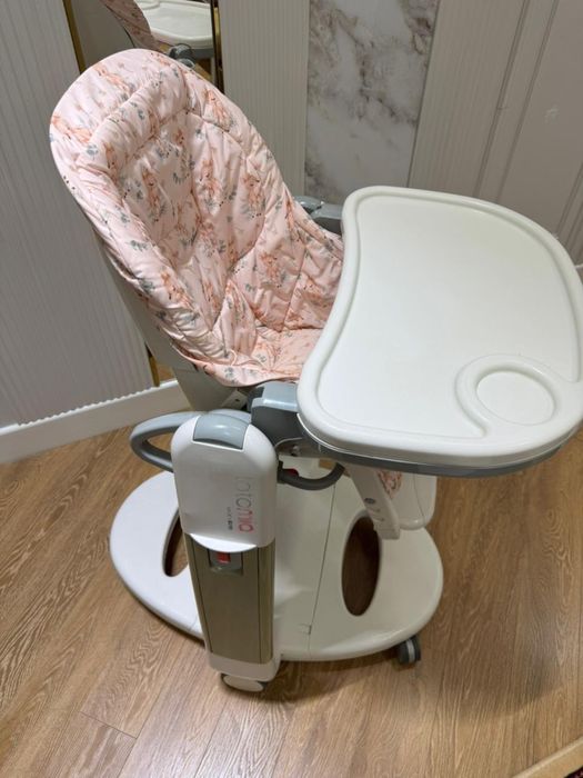 Продам  итальянский стульчик для кормления