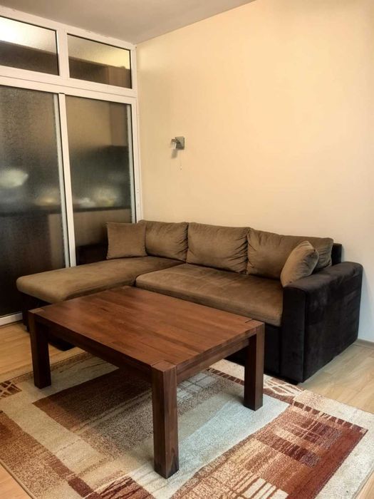 Разтегателен диван, холна маса, портманто