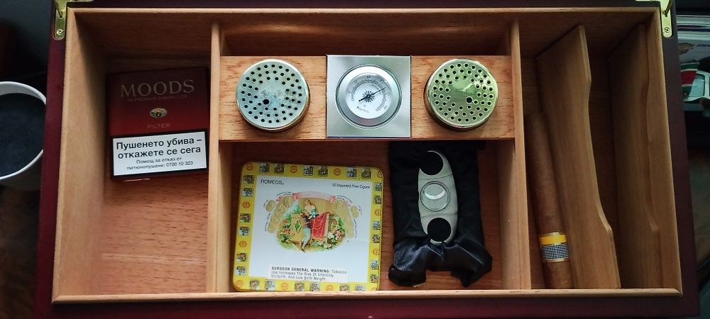 Кутия за съхранение на пури