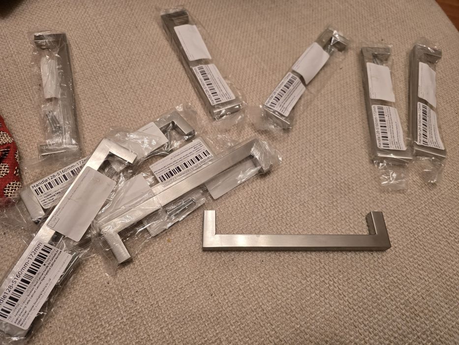 Мебелни дръжки за шкафове  – метални, L-образни, 128 мм, нови