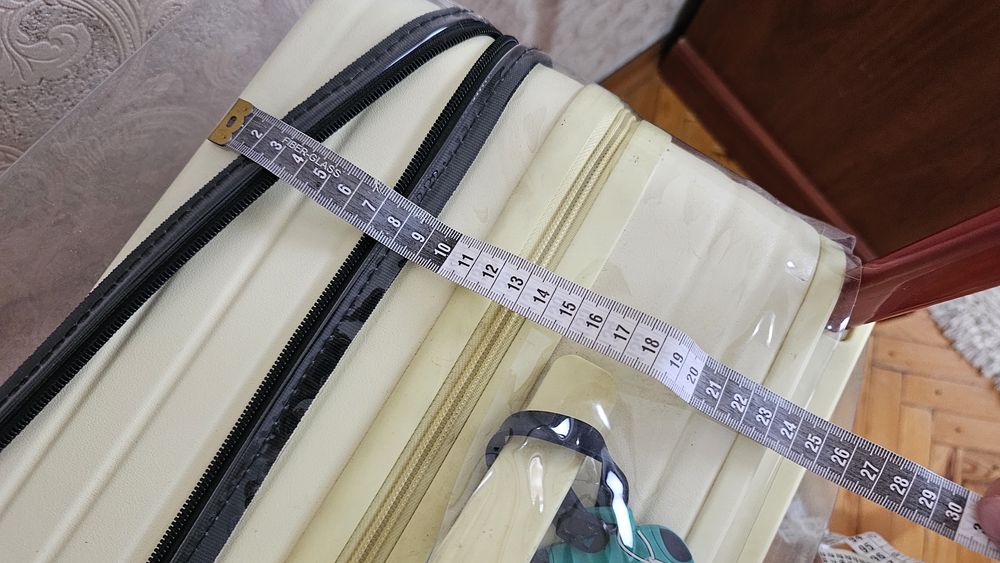 Чемодан с чехлом