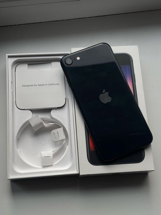 Продам Iphone se3 2022