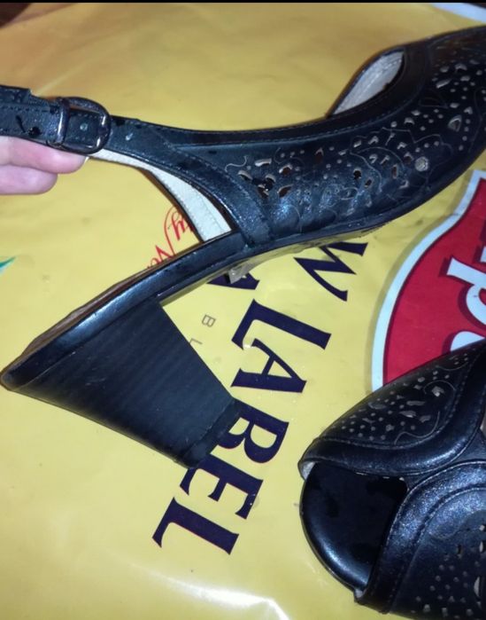 Босоножки 38 р. Caprice