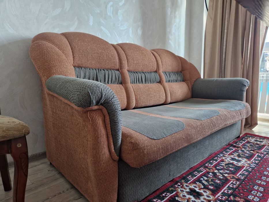 Срочно отдам бесплатно диваны