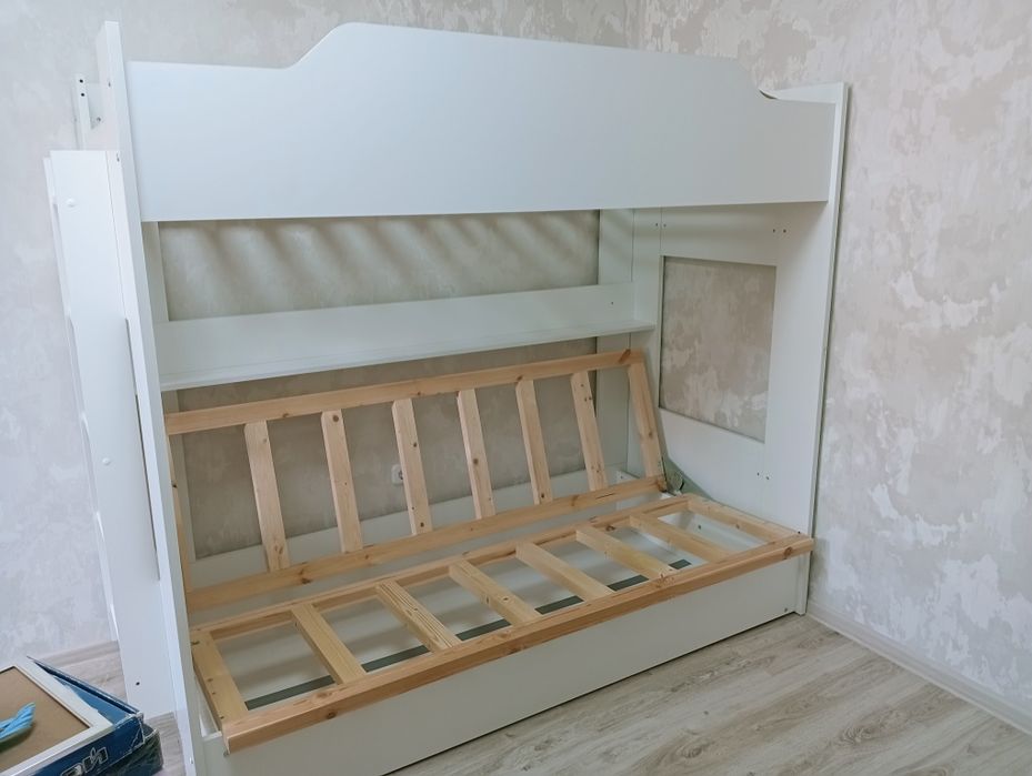 Кровать. Диван. 3 спальных мест