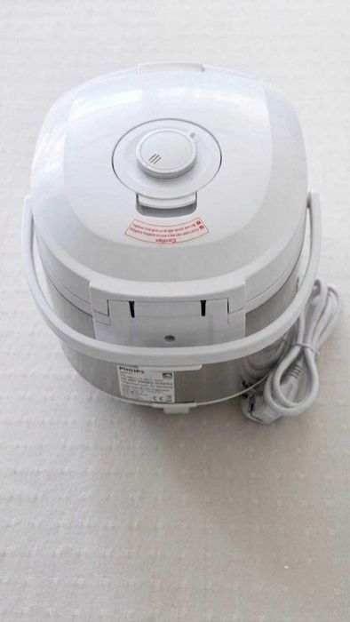 Мултикукър Philips HD3037/70 – перфектно състояние, с всички аксесоари и книжки