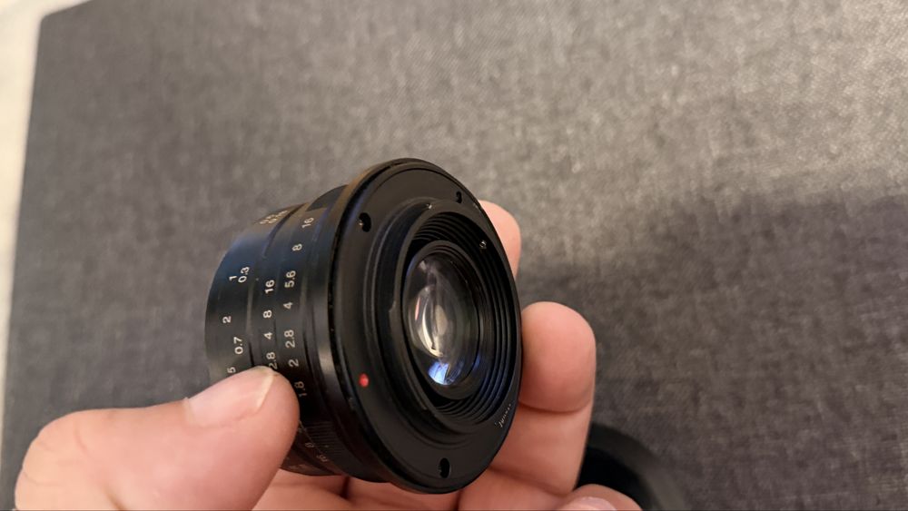Obiectiv 7artisans 25mm f/1.8 cu focalizare manuală, montură FujiFilm X.