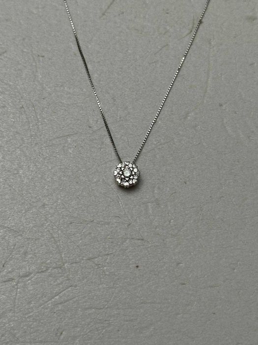 LANT + PANDANTIV AUR alb 18K + 9 Diamante - Model Floare - Nou !