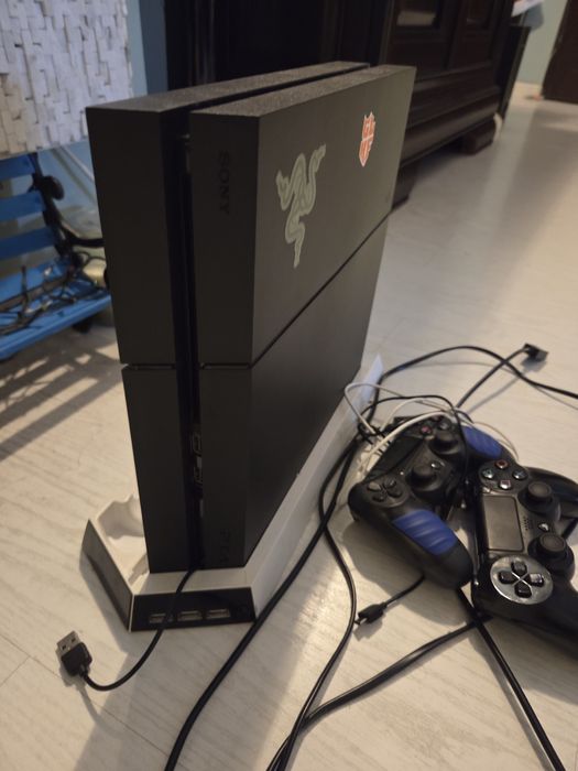 Vand PS 4 in stare buna