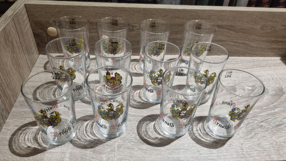 12 броя малки чашкк