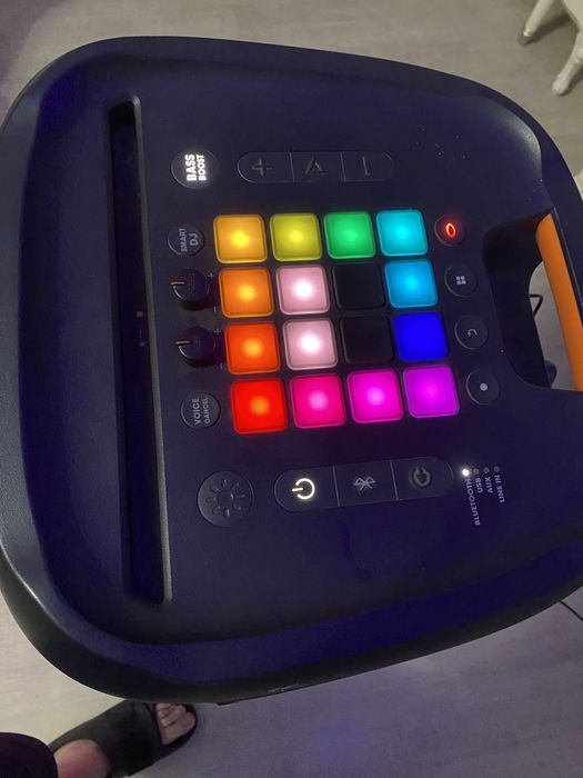 Jbl partybox 1000 продам