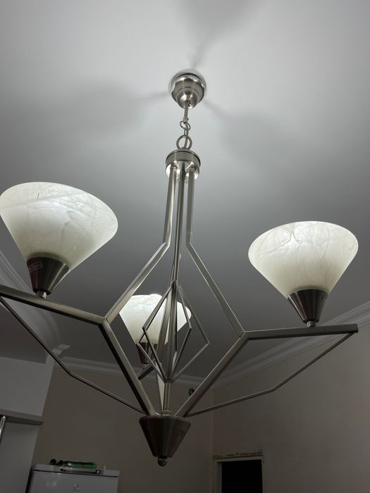 Продам люстру в хорошем состоянии