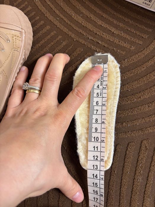 Нови бебешки ботуши